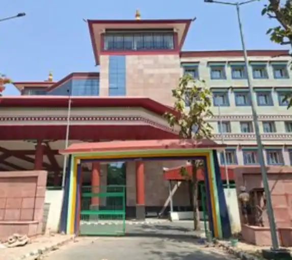 काशी के सोवा रिग्पा हॉस्पिटल में बढ़ने लगी मरीजों की संख्या, 200 से अधिक का उपचार