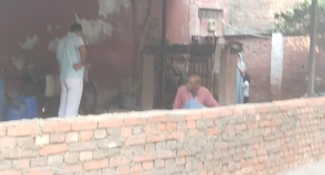 हुकुलगंज कुआं विवाद: वार्ता के बीच चलता रहा निर्माण, पुलिस ने रुकवाया काम