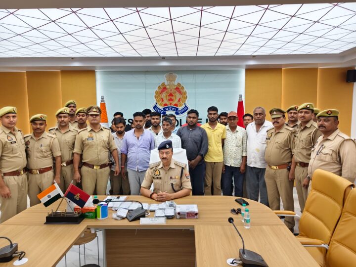 बैट्री की रोशनी में सजती थी लाखों की बाजी, म्योरपुर पुलिस के धावे में अंतरराज्यीय जुआ गिरोह धराशायी