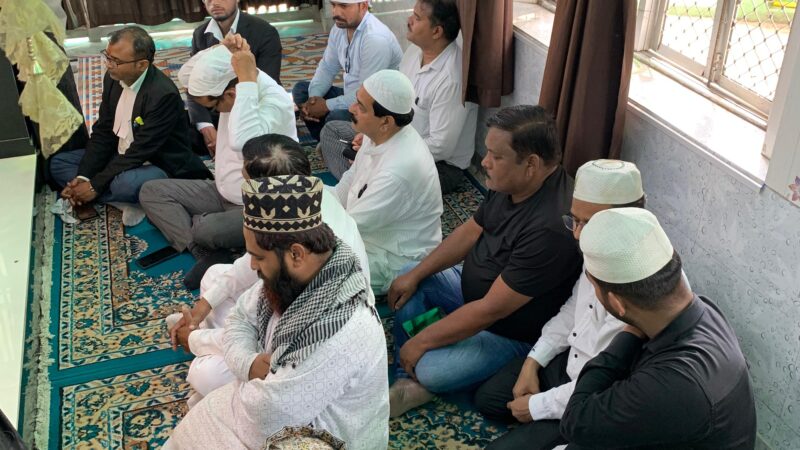 वाराणसी में अजय राय के शीघ्र स्वास्थ्य लाभ के लिए दुआख्वानी, मज़ार पर चादरपोशी