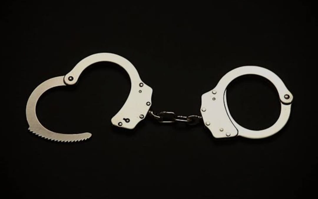 संभल में डीएम को 17 बार कॉल करना पड़ा भारी, युवक गिरफ्तार