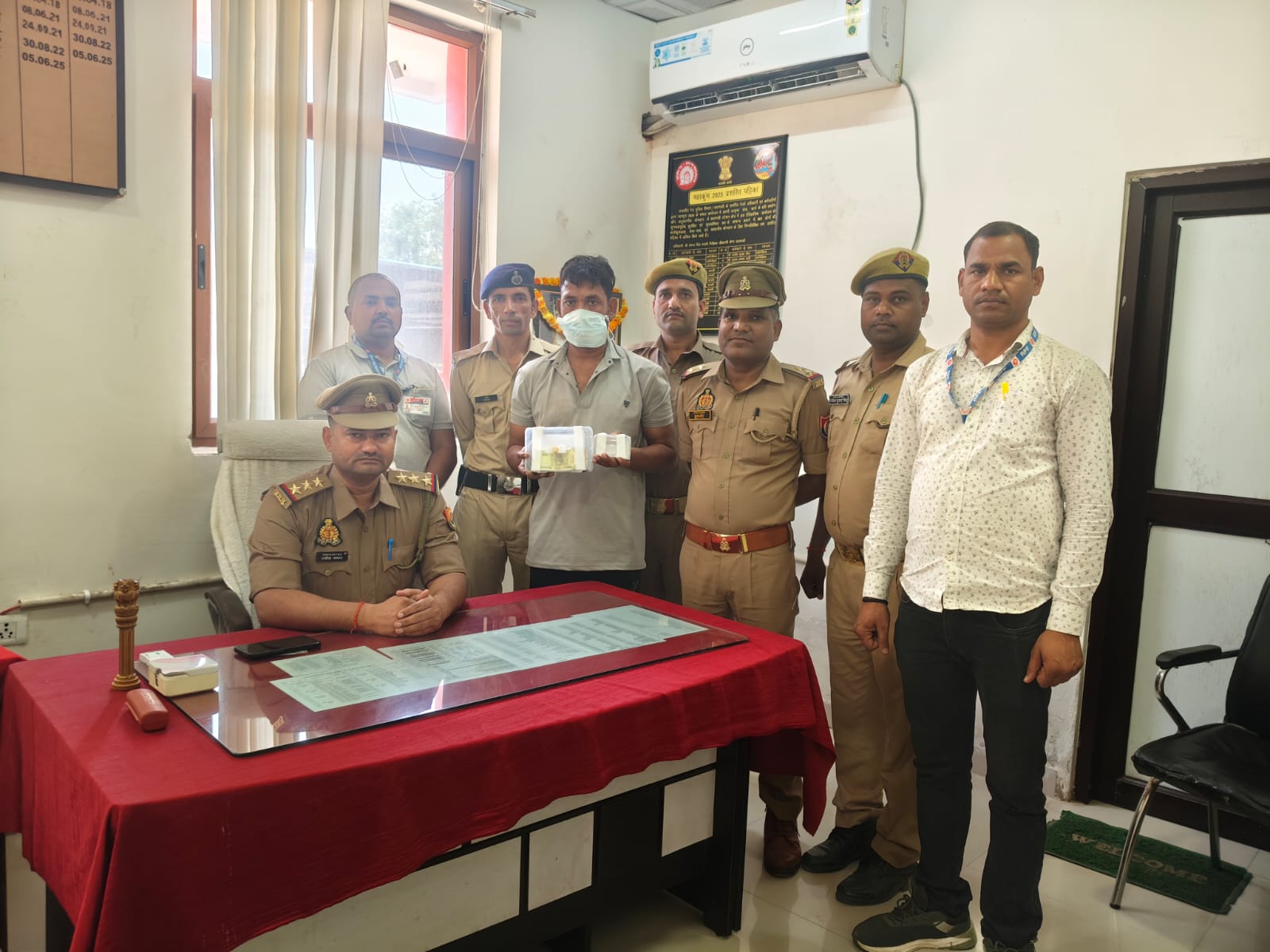 जीआरपी कैंट : अंतरराज्यीय चोर गिरोह के सदस्य को किया गिरफ्तार, नगदी व जेवर बरामद