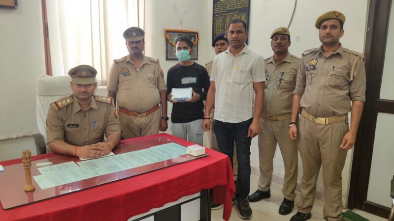 चोरी के मोबाइल के साथ शातिर चोर गिरफ्तार
