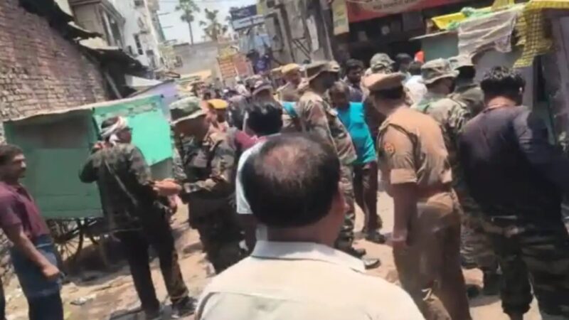 वाराणसी कैंट रेलवे स्टेशन का प्रवेश द्वार अवैध अतिक्रमण मुक्त