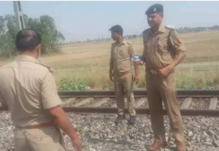 चंदौली : चलती ट्रेन में युवक की गोली मारकर हत्या