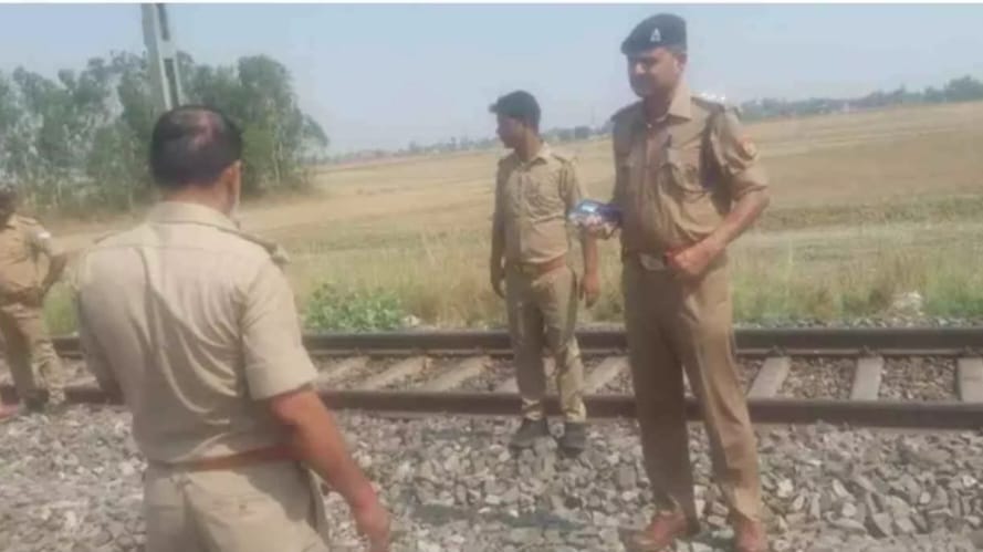 चंदौली : चलती ट्रेन में युवक की गोली मारकर हत्या