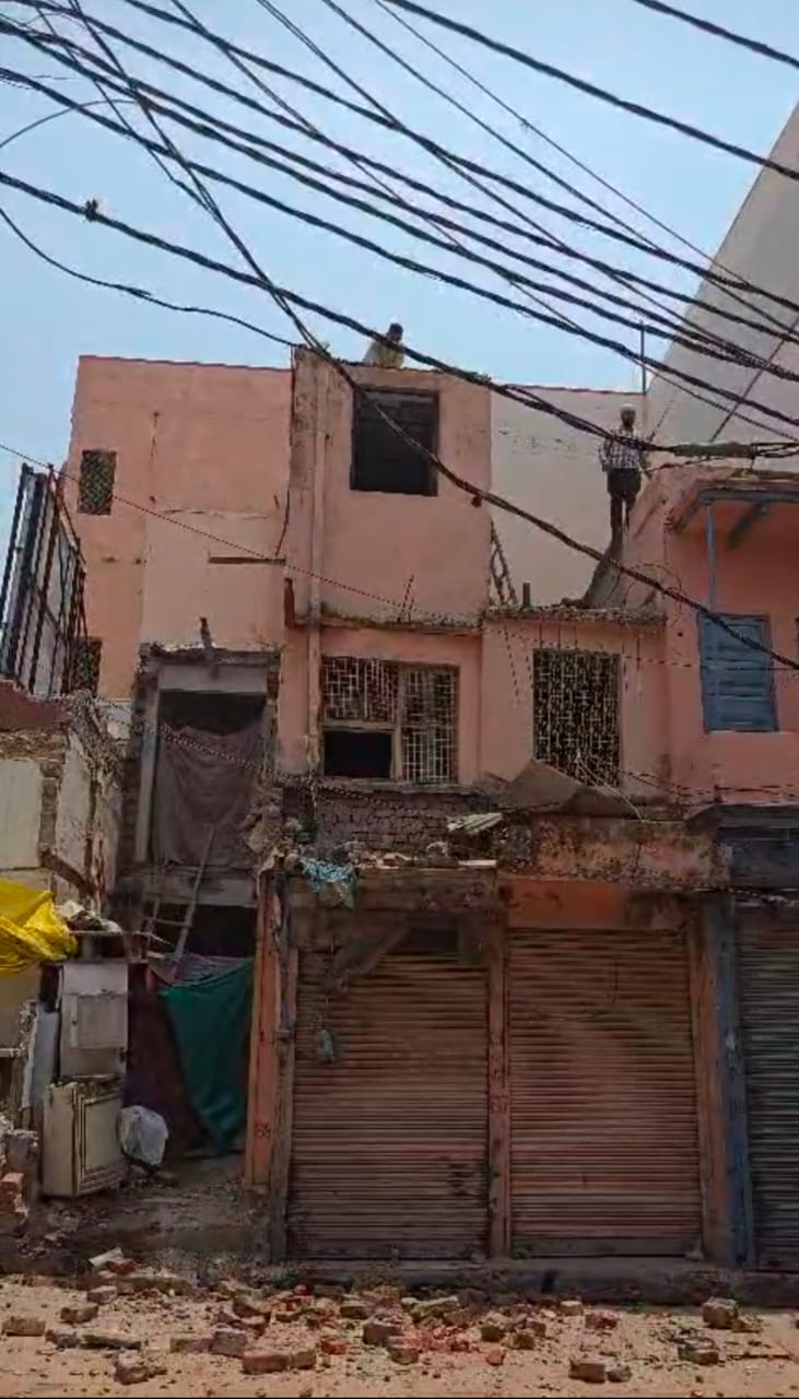 दालमंडी चौड़ीकरण : कड़ी सुरक्षा व्यवस्था के बीच 17 भवन ध्वस्त