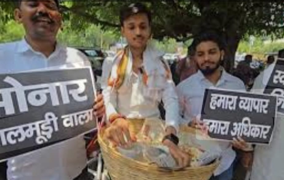 वाराणसी: “सोना छोड़ो, झालमुड़ी लो!”