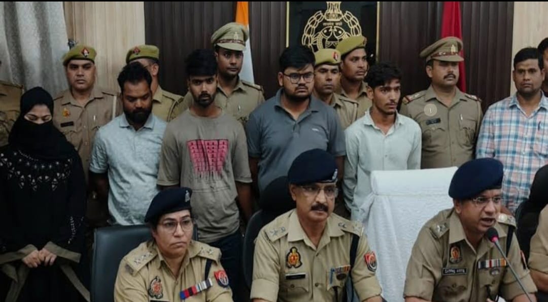 मुरादाबाद : बेटी ने ही पिता के घर डकैती कराई, प्रेमी के साथ 1.30 करोड़ लूटा, सनसनीखेज खुलासा