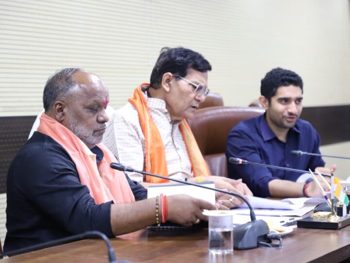 नगर विकास, ऊर्जा मंत्री ने देर रात किया शहर का निरीक्षण