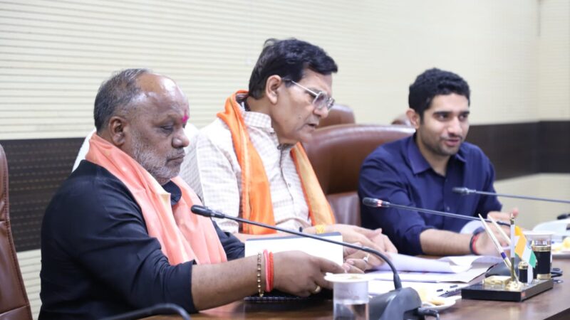 नगर विकास, ऊर्जा मंत्री ने देर रात किया शहर का निरीक्षण