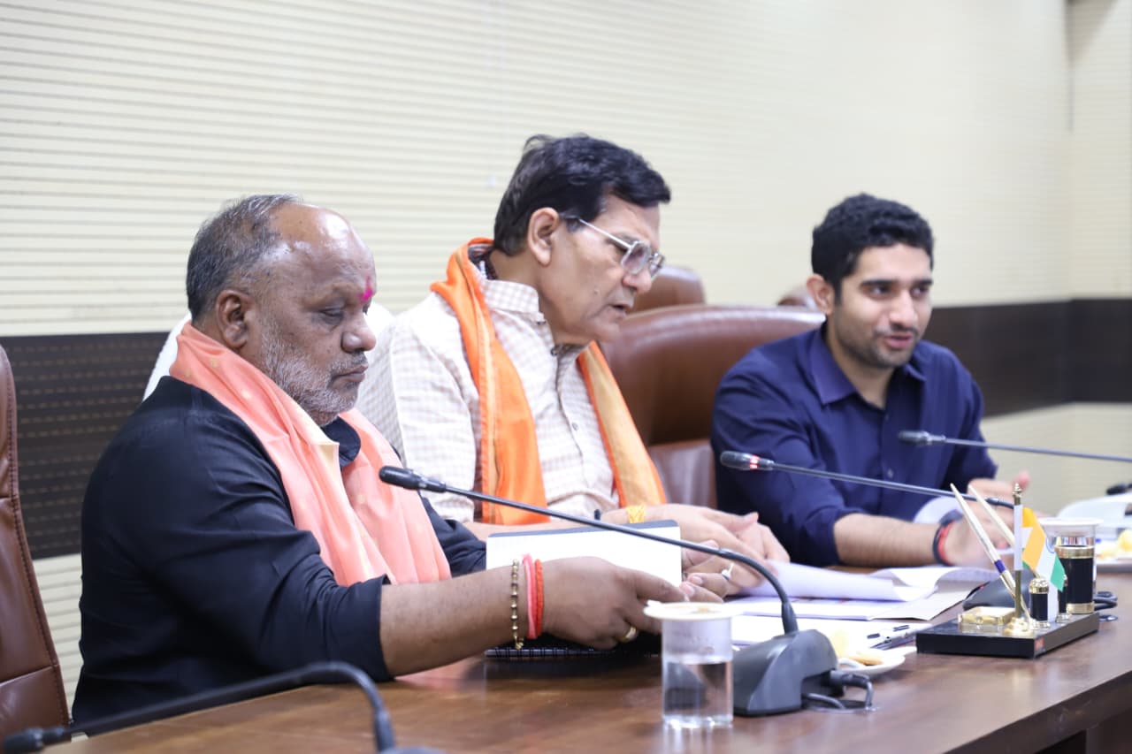 नगर विकास, ऊर्जा मंत्री ने देर रात किया शहर का निरीक्षण