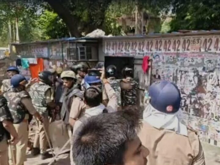 लखनऊ : अवैध अधिवक्ता चैंबरों पर चला बुलडोजर