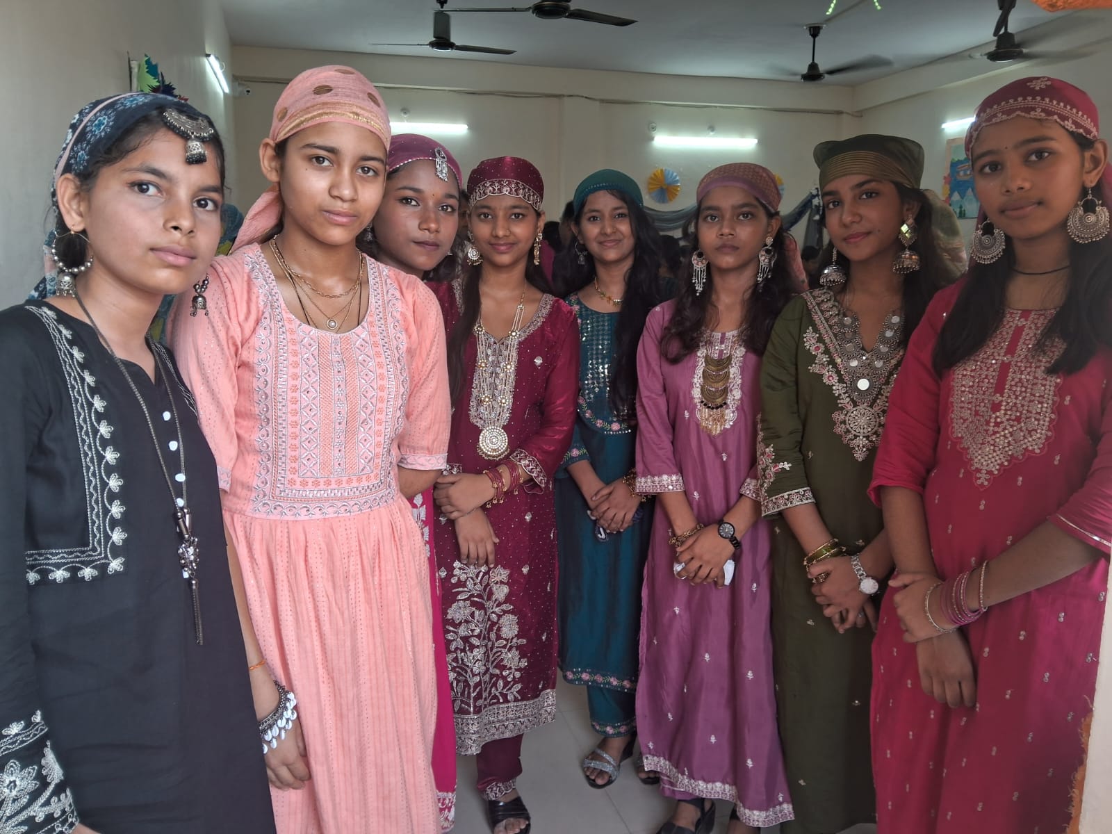 आर एस शिवमूर्ति पब्लिक स्कूल की समर पार्टी में दिखा देशभक्ति, संस्कृति और रचनात्मकता का अद्भुत संगम