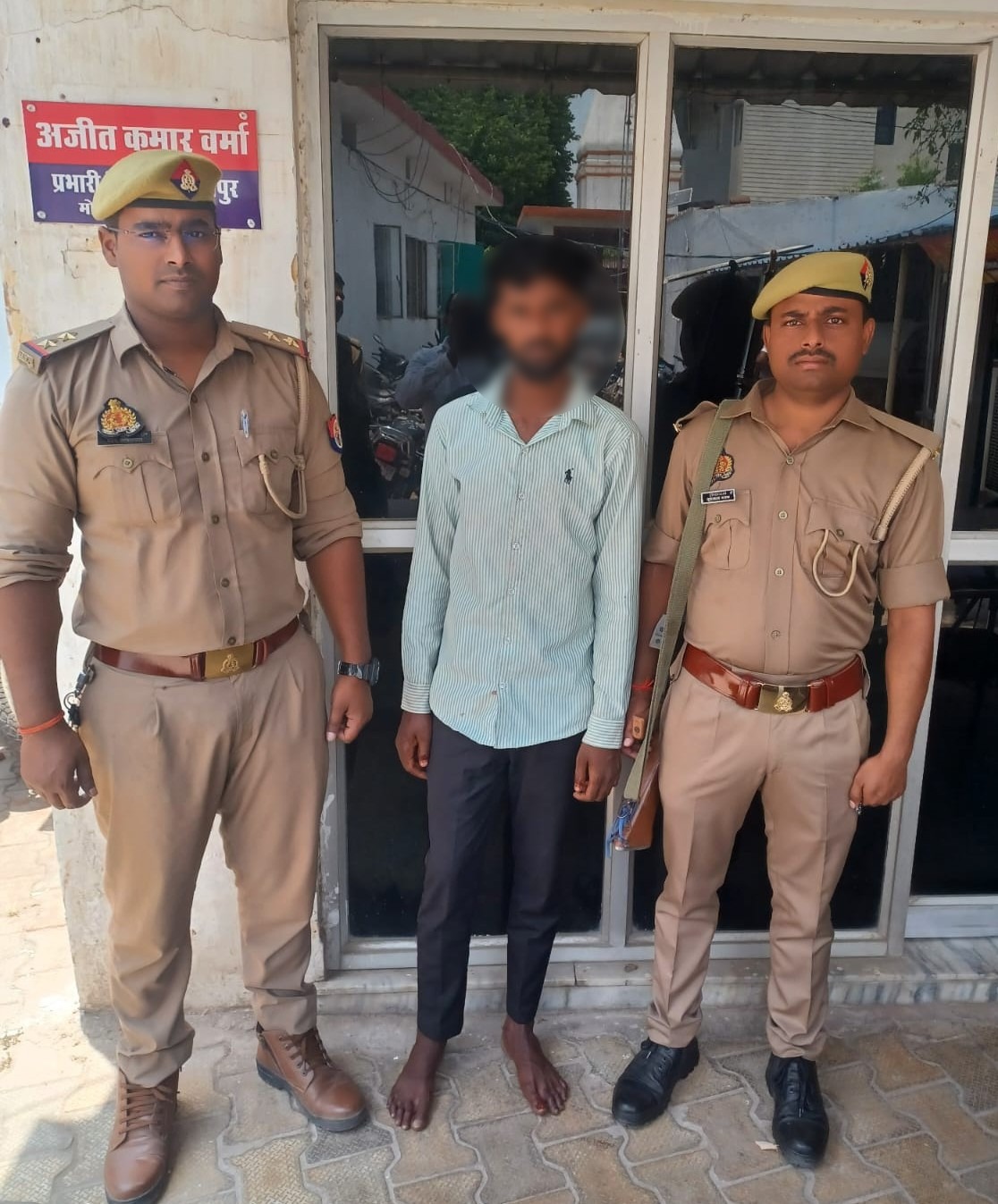 कानूडीह अंडरपास पर दबोचा गया युवक, तमंचा व बाइक बरामद