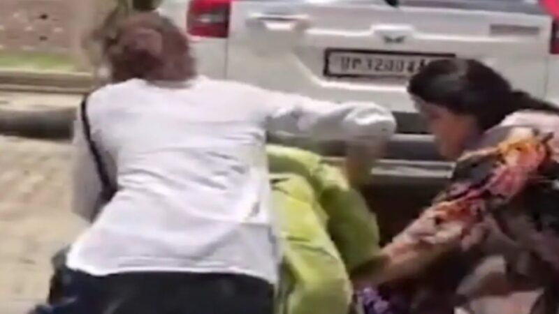 काशी विद्यापीठ में छात्राओं के दो गुटों में मारपीट, वीडियो वायरल