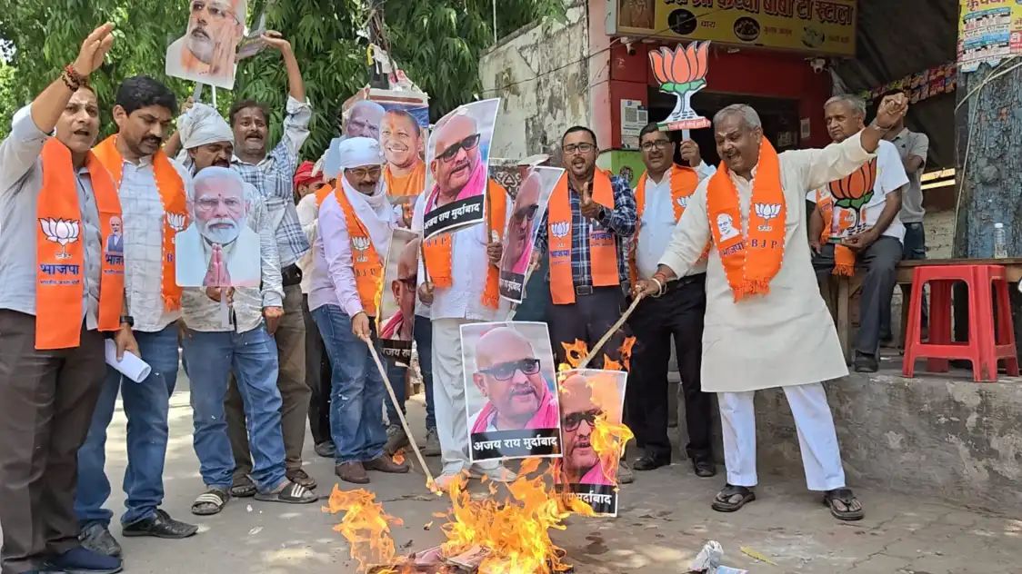 भाजपा ने अजय राय का पुतला फूंका