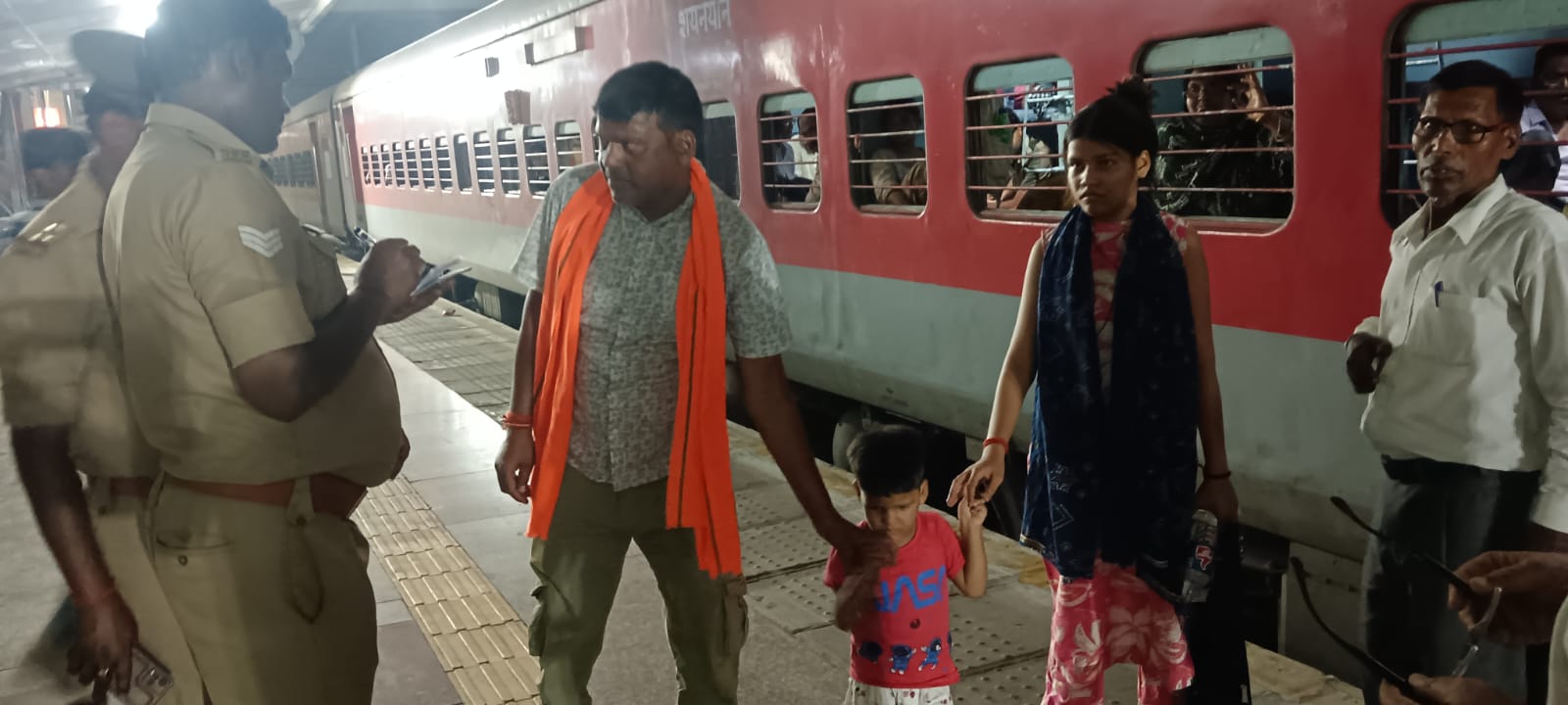 30 मिनट में मिला तीन वर्षीय मासूम, परिजनों ने जीआरपी टीम का जताया आभार