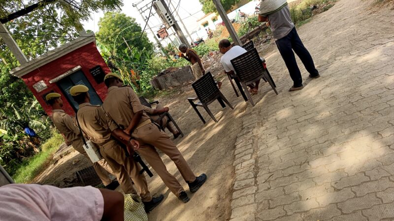 अदमापुर में किसानों की बैठक पर पुलिस का सख्त पहरा