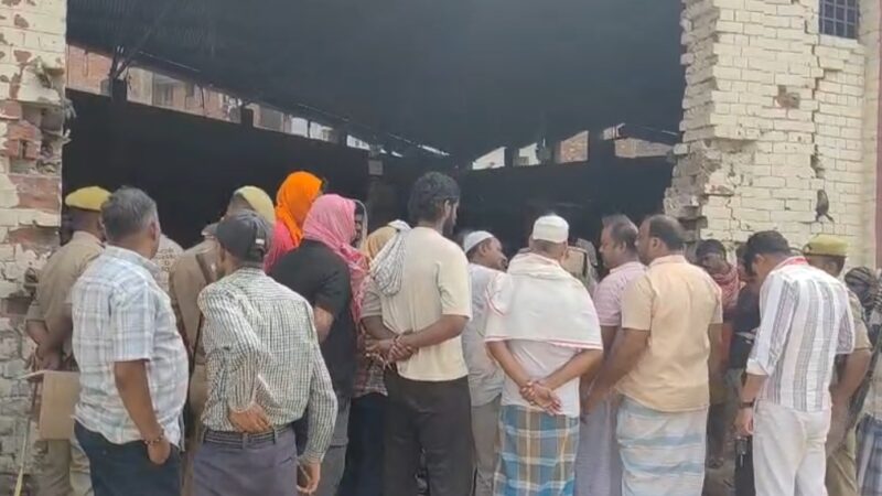 अवैध पशु मंडियों पर पुलिस-नगर निगम की छापेमारी, मचा हड़कंप