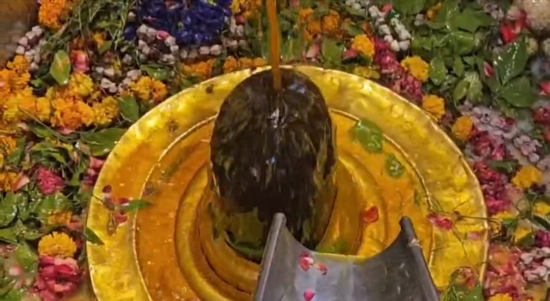 नौतपा शुरू, काशी विश्वनाथ का फलों के रस से भव्य अभिषेक