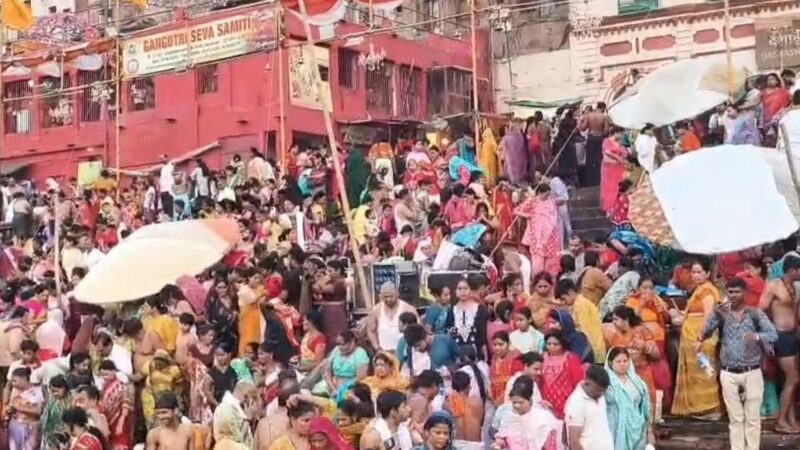 गंगा दशहरा पर शीतला घाट पर उमड़ा श्रद्धालुओं का सैलाब