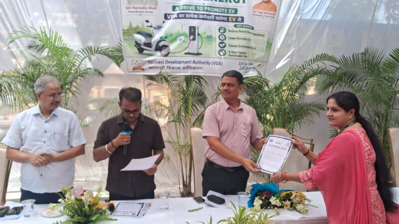 वाराणसी विकास प्राधिकरण ने शुरू किया “ग्रीन मोबिलिटी अभियान”, 100 ई-वाहनों का वितरण*