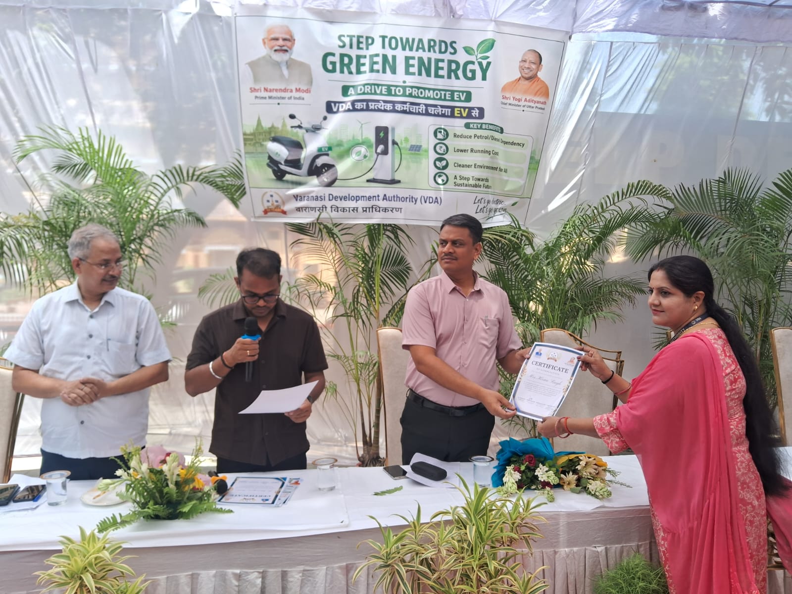 वाराणसी विकास प्राधिकरण ने शुरू किया “ग्रीन मोबिलिटी अभियान”, 100 ई-वाहनों का वितरण*