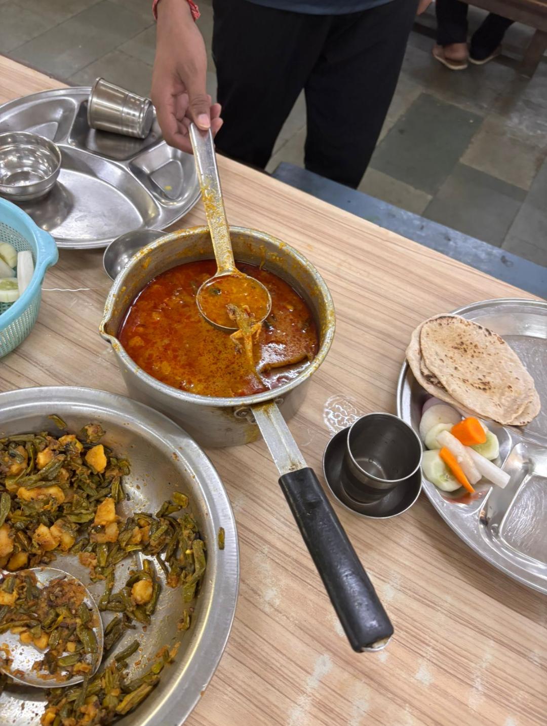 बीएचयू : डालमिया होस्टल के छात्रों के खाने में मिली छिपकली, छात्रों में आक्रोश