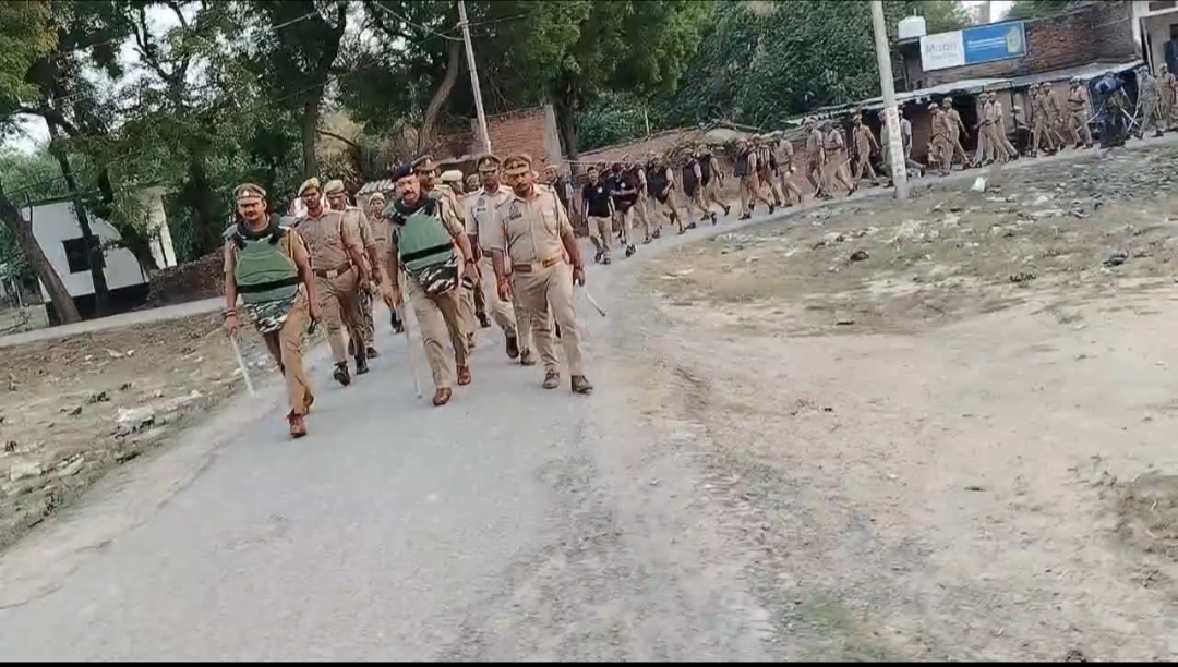 बकरीद से पहले कोटवा में पुलिस का फ्लैग मार्च, ड्रोन से रखी गई नजर