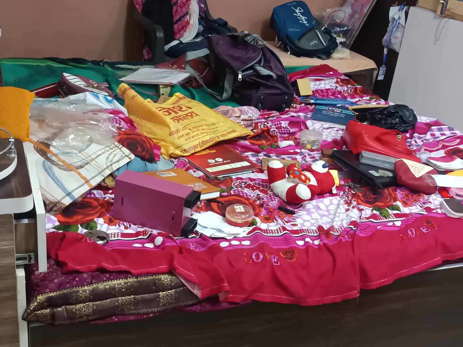 बड़ागांव : बंद मकान  12 लाख के गहनों और 1.50 लाख नगदी और चोरों ने किया हाथ साफ