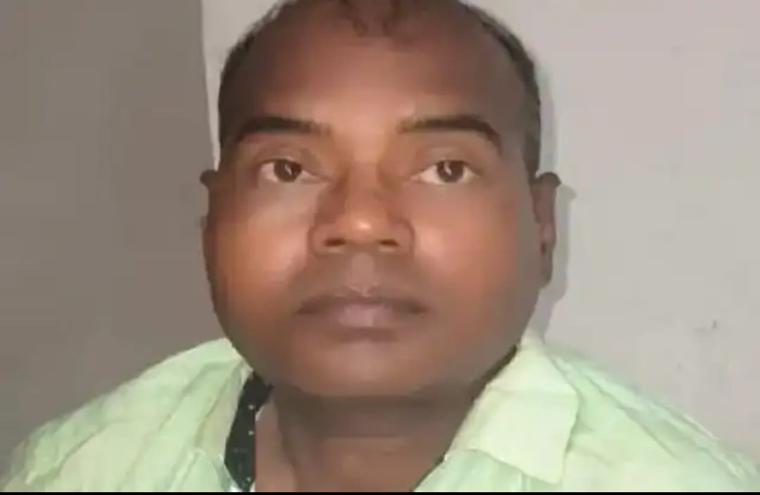 10वीं की नाबालिग छात्रा के साथ आपत्तिजनक हालत में पकड़ा गया सरकारी स्कूल शिक्षक