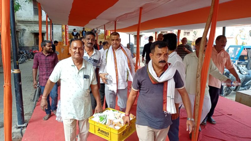 पंचकोश यात्रियों की सेवा में आगे आई रामलीला समिति