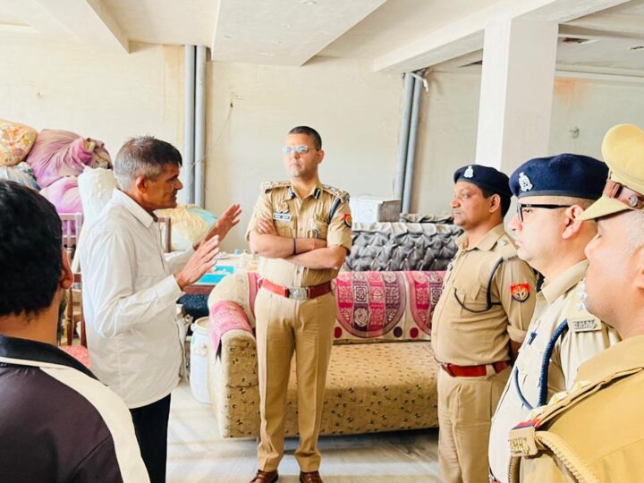 गाजीपुर हत्याकांड: डीआईजी ने घटनास्थल का किया निरीक्षण