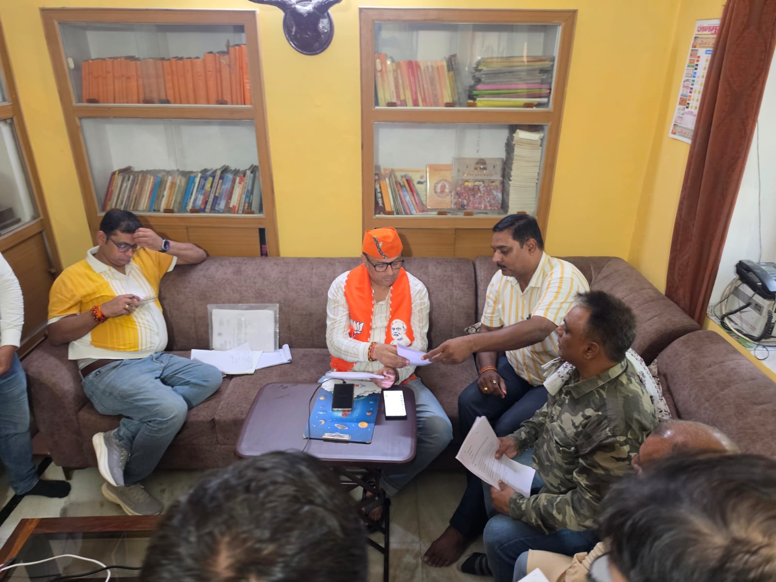 पेइंग गेस्ट और होम स्टे संचालकों ने विधायक से लगाया बिजली विभाग पर उत्पीड़न का आरोप