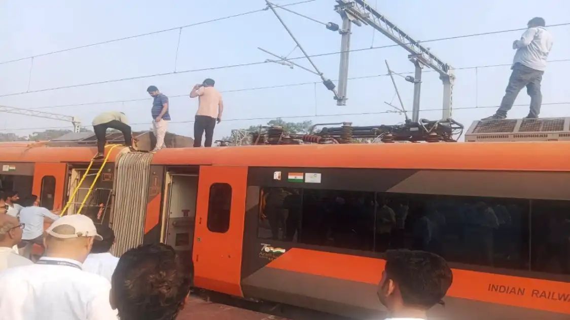 बर्ड हिटिंग से वंदे भारत एक्सप्रेस में तकनीकी खराबी