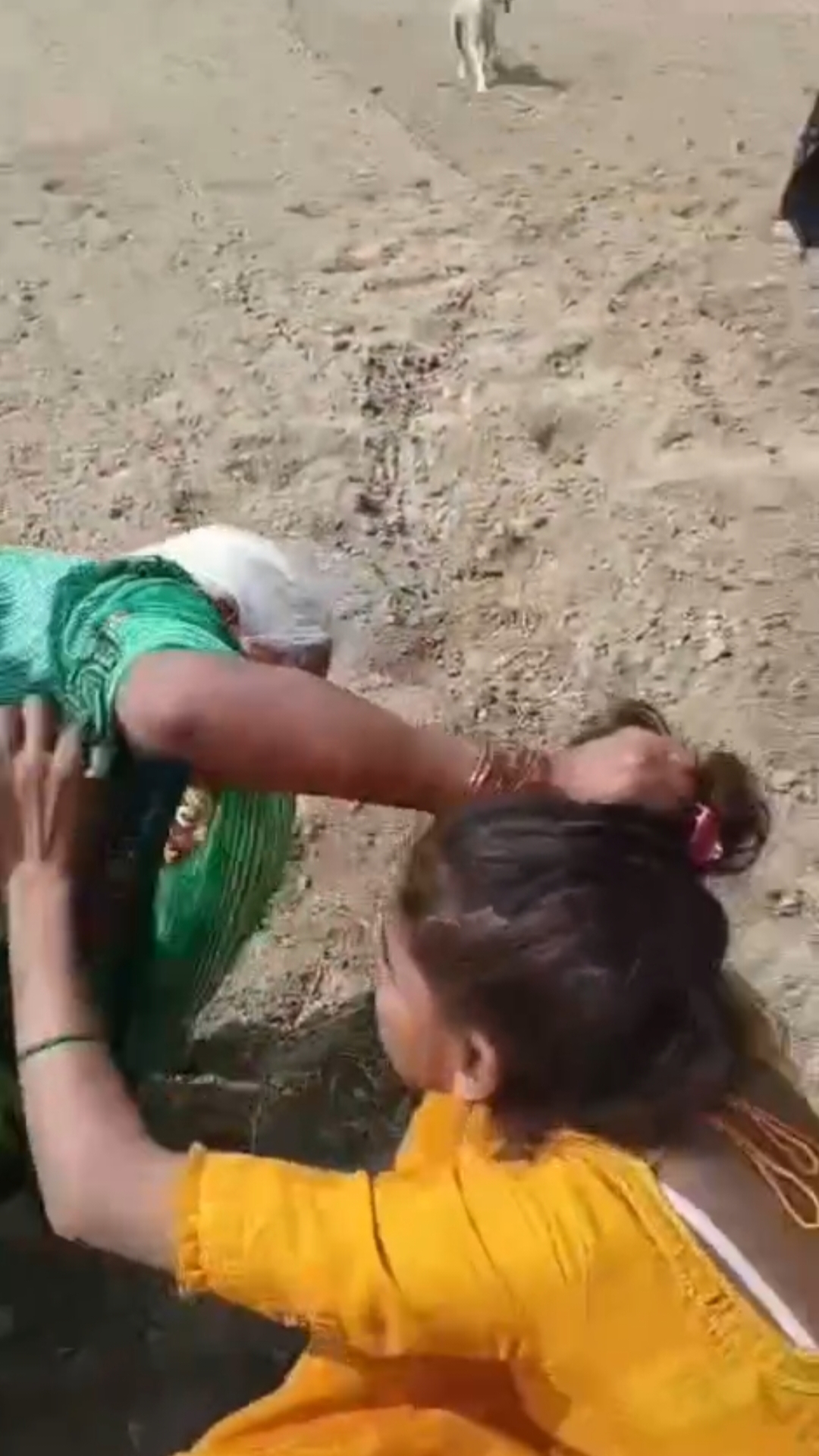 जमीन विवाद में खूनी संघर्ष: लाठी-डंडे व फावड़े चले, कई घायल, मारपीट का वीडियो वायरल