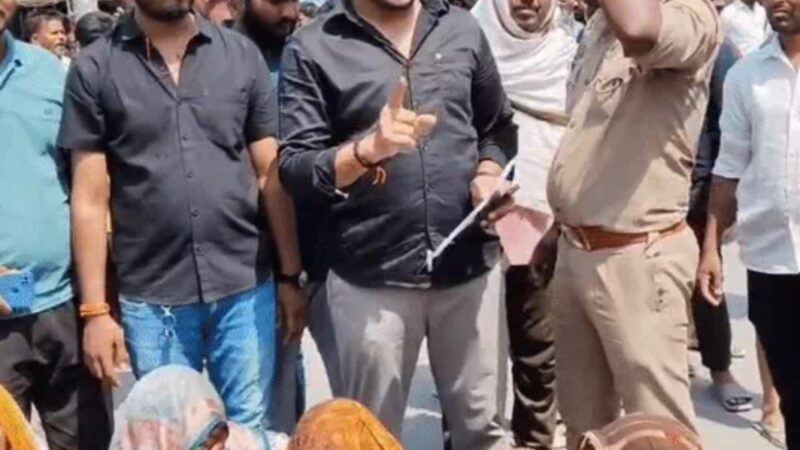 बारात से लौट रहे युवक की हत्या, सड़क जाम