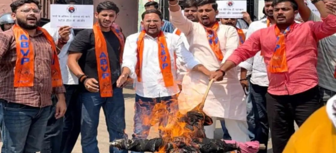 काशी विद्यापीठ में एबीवीपी का प्रदर्शन