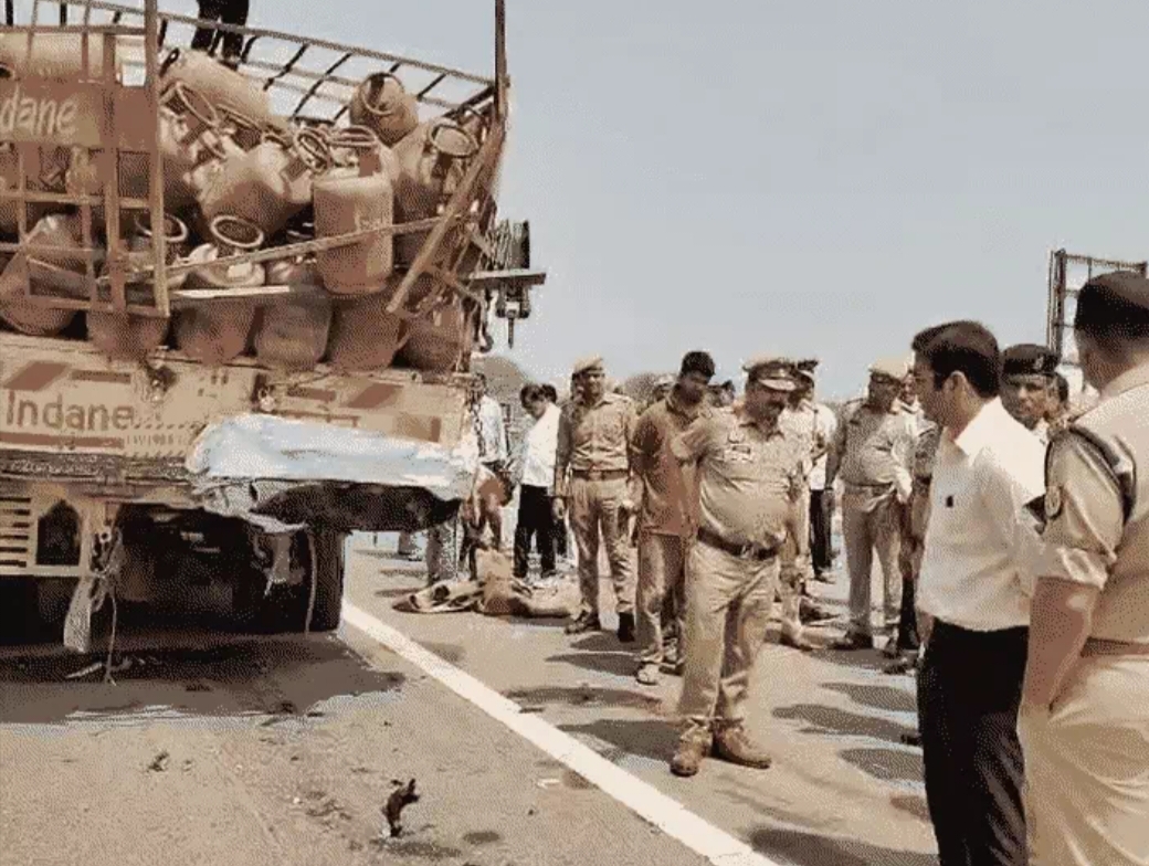 बुंदेलखंड एक्सप्रेसवे हादसे में चार की मौत