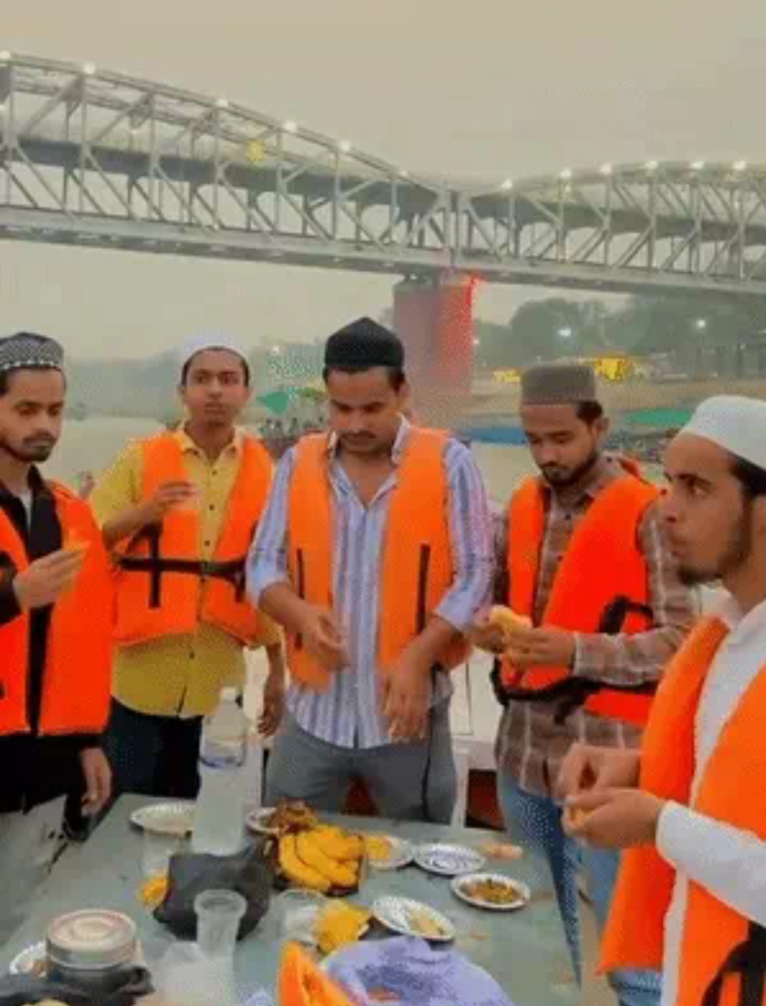 नाव पर इफ्तार केस में 8 को राहत, 6 की जमानत पर 18 मई को सुनवाई