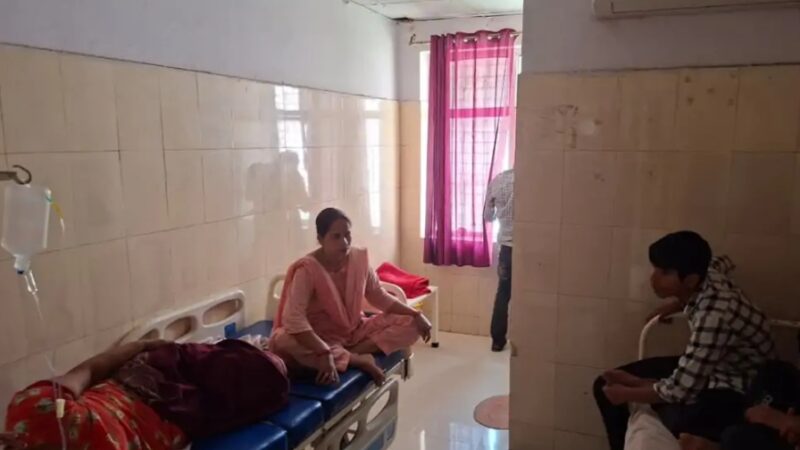 प्राइवेट वार्ड में बंद पड़े AC, गर्मी से बेहाल मरीज