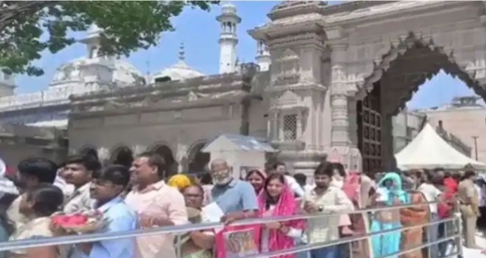 41 डिग्री तापमान में भी बाबा दरबार में उमड़ी आस्था