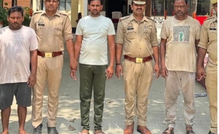 गैंगस्टर एक्ट में वांछित तीन अभियुक्त गिरफ्तार