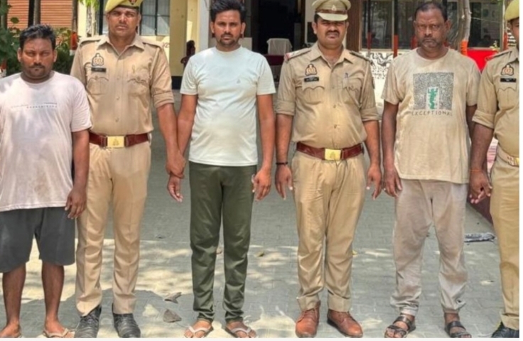 गैंगस्टर एक्ट में वांछित तीन अभियुक्त गिरफ्तार