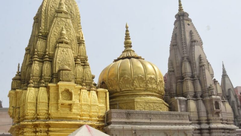 विश्वनाथ मंदिर गेट नंबर-2 पर महिला श्रद्धालु ने महिला पुलिसकर्मी को काटा