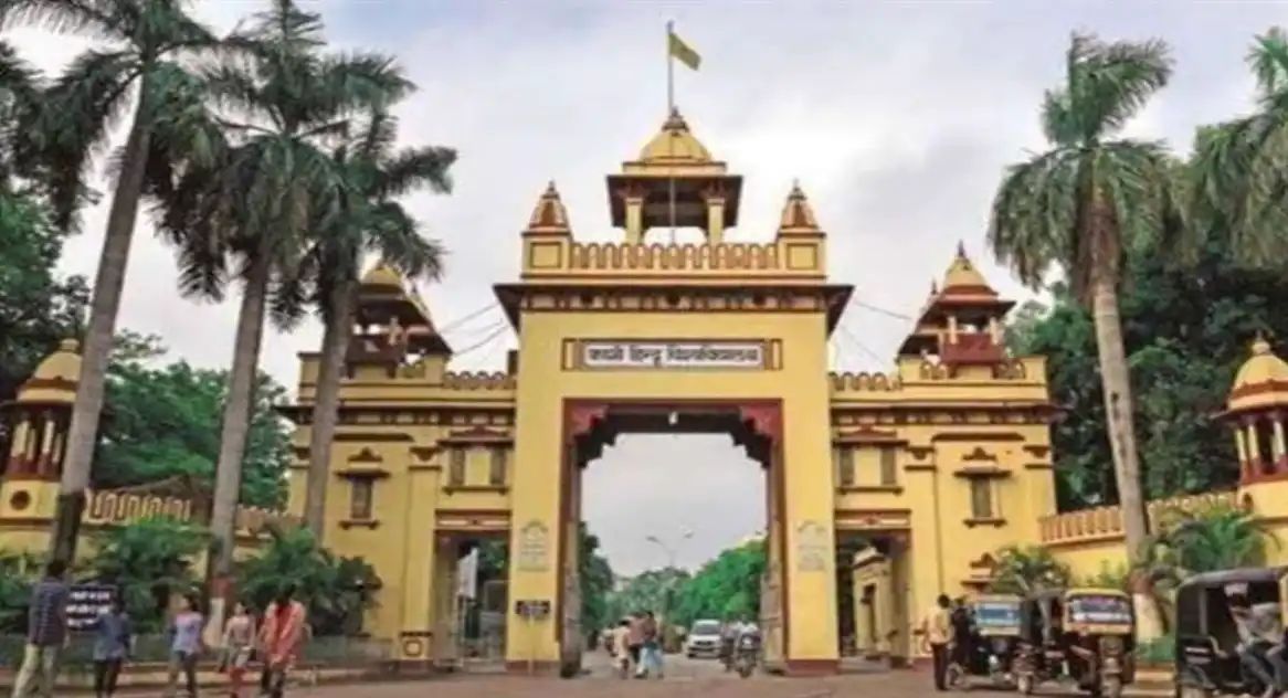 बीएचयू जूनियर क्लर्क भर्ती परीक्षा में तकनीकी गड़बड़ी, टाइपिंग टेस्ट के दौरान अभ्यर्थियों का हंगामा