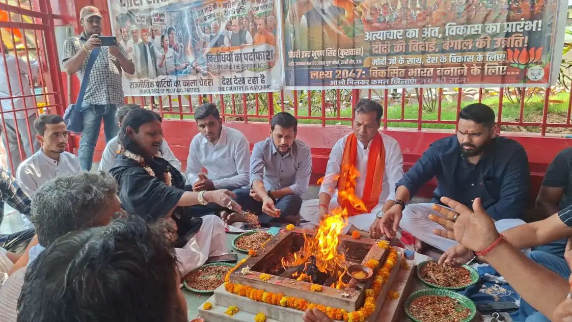 पश्चिम बंगाल चुनाव परिणाम से पहले काशी में भाजपा कार्यकर्ताओं ने किया हवन-पूजन