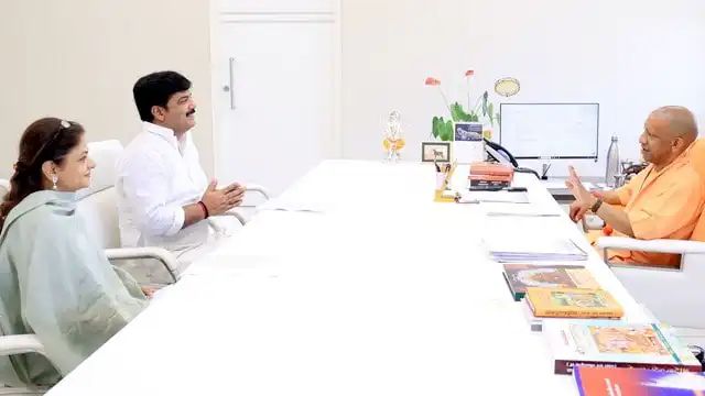 योगी से मिलीं श्रीकला, जौनपुर की राजनीति गरमाई