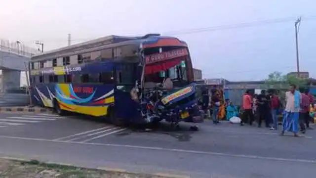 फोरलेन पर बस और ट्रक में आमने-सामने भिड़ंत, चालक समेत दो घायल
